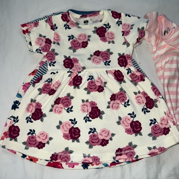 Nwot still attached to one other - FOUR 100% cotton (super soft) infant dresses - Picture 4 of 7